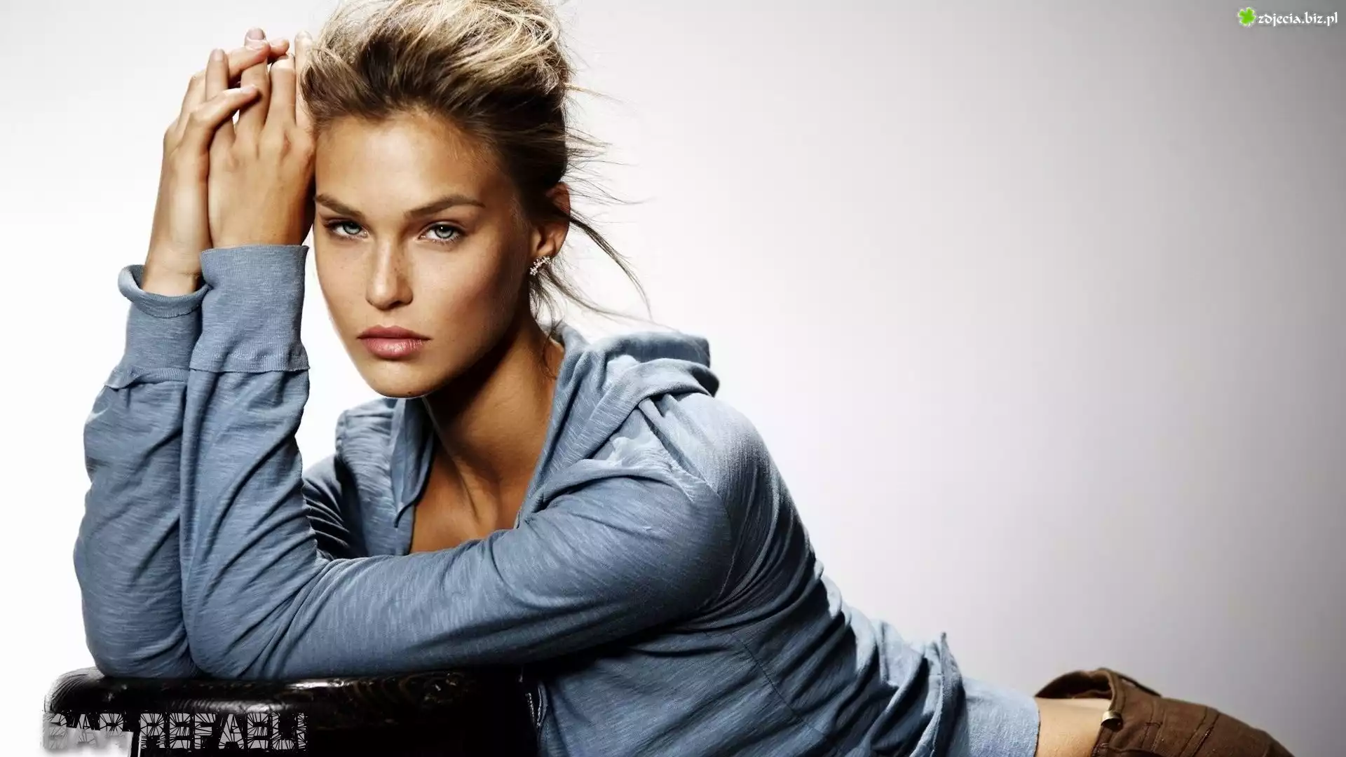 Bar Refaeli, Spojrzenie