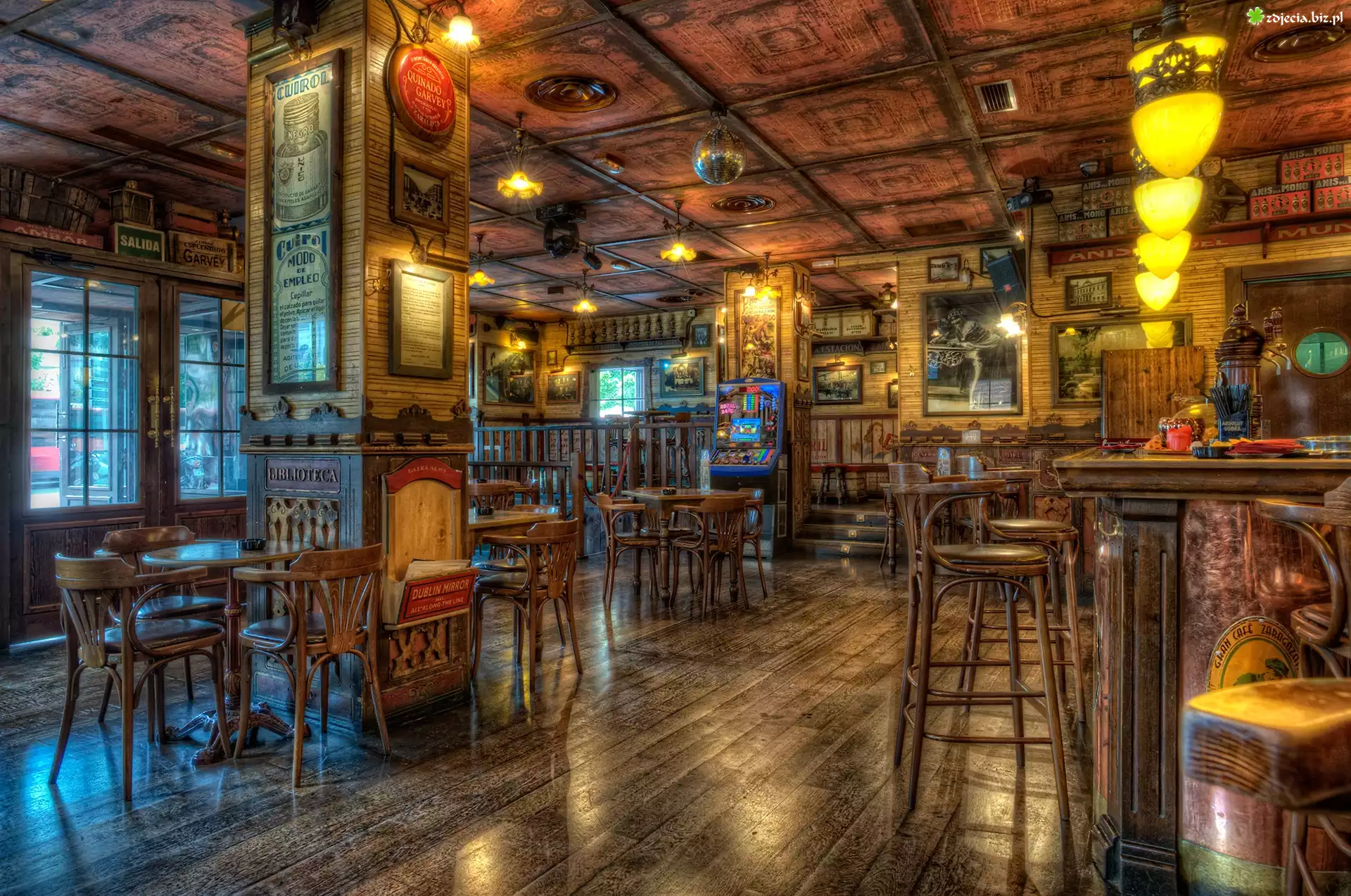 Rerstauracja, Stoliki, Krzesła, Bar
