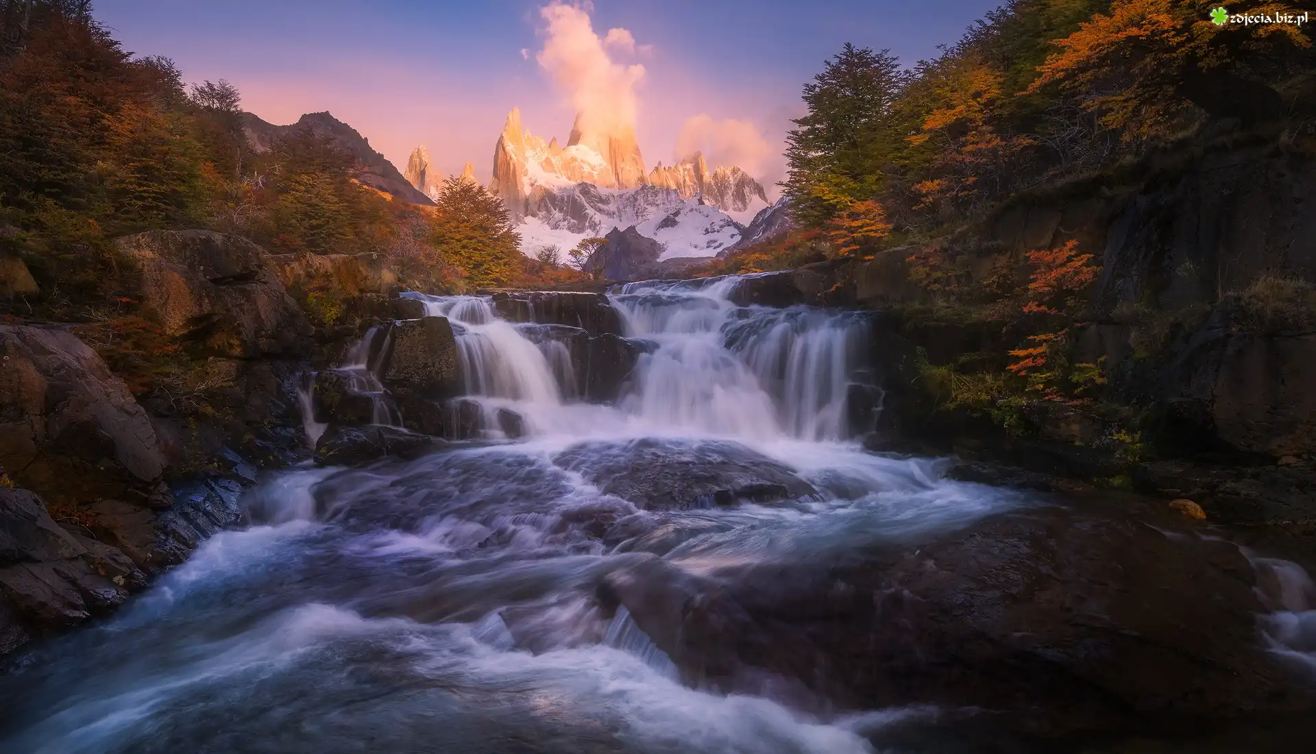 Argentyna, Patagonia, Park Narodowy Los Glaciares, Góry Andy, Szczyt, Fitz Roy, Drzewa, Rzeka, Jesień