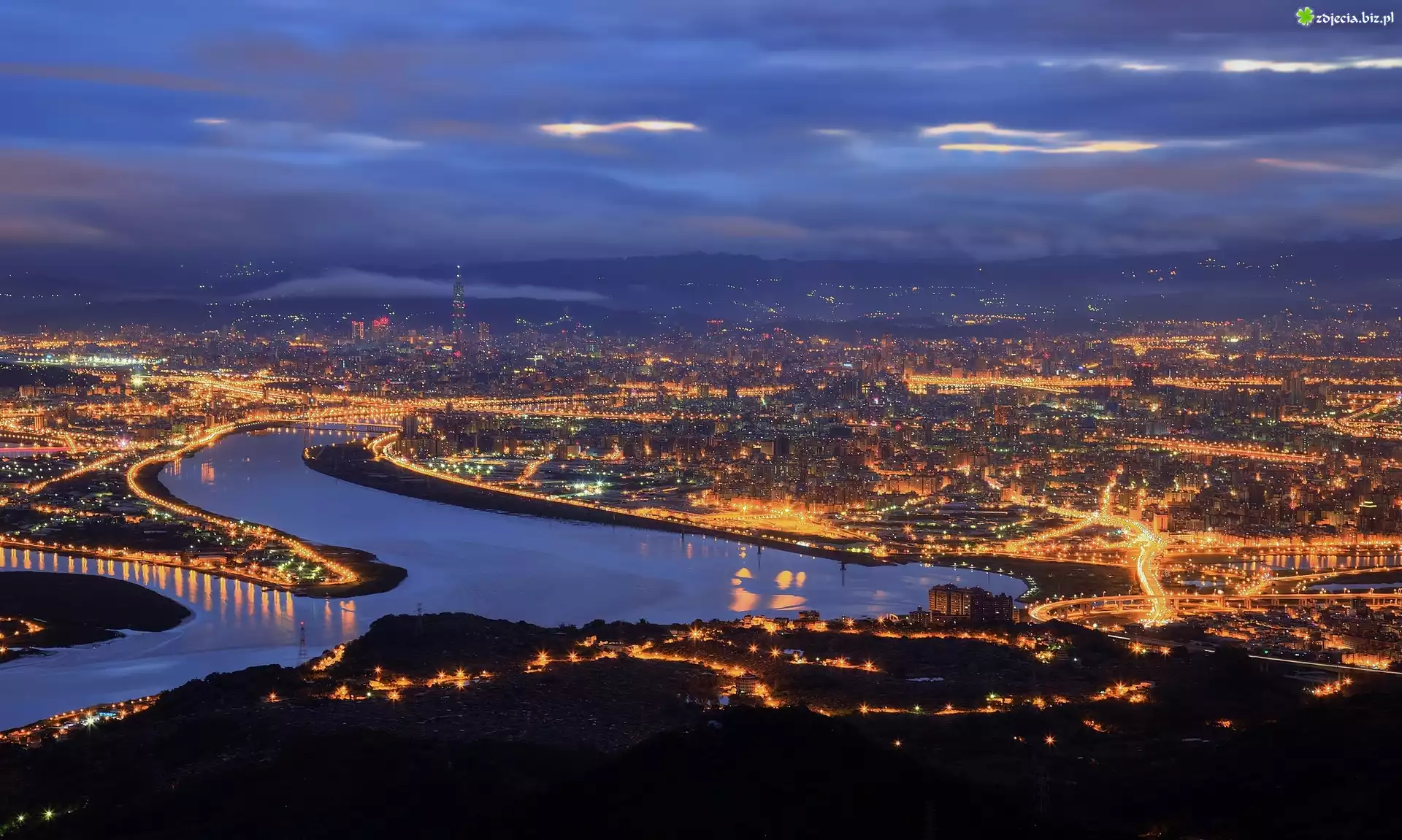 Tajwan, Tajpej, Miasto nocą, Rzeka Danshui He