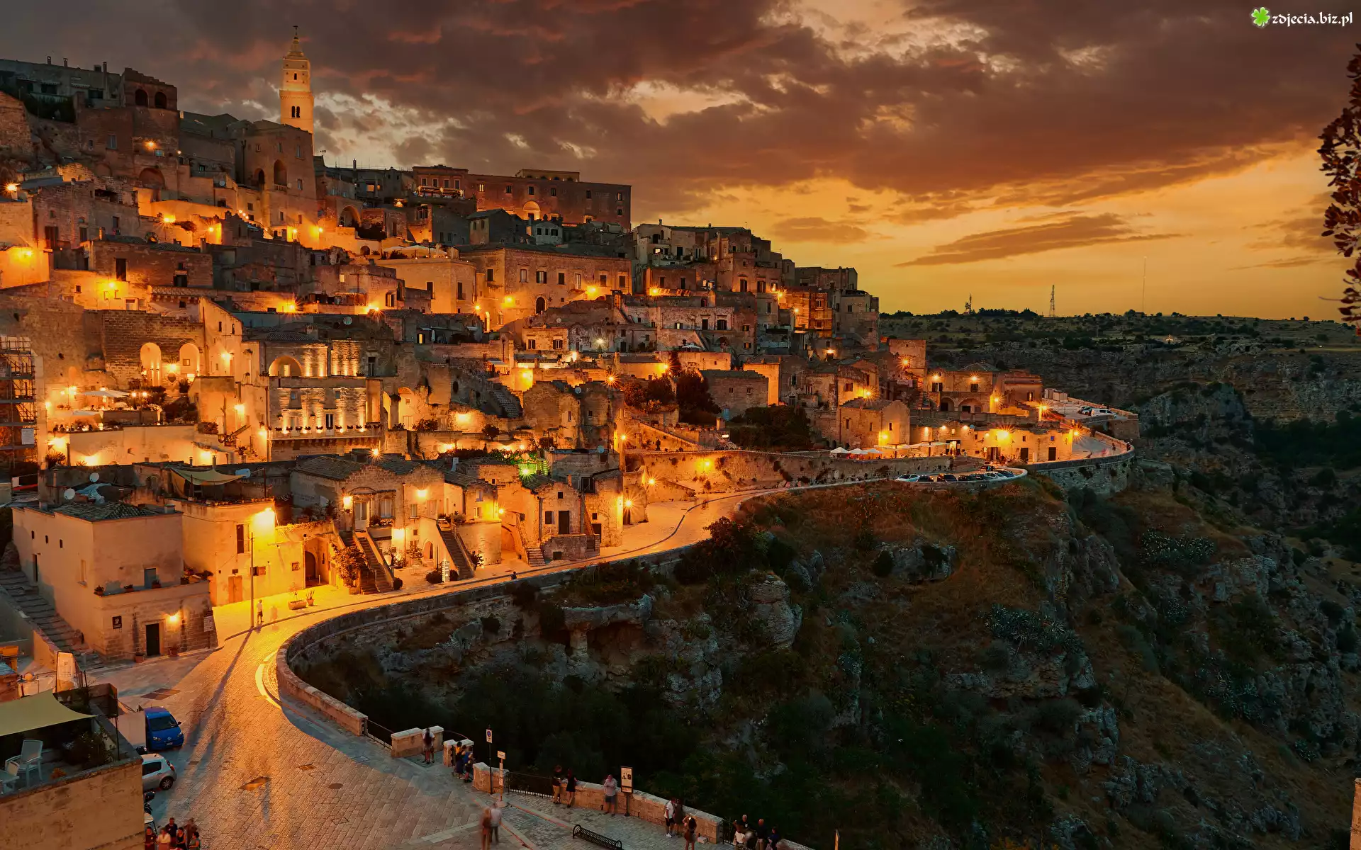 Włochy, Region Basilicata, Miasto, Matera, Wzgórze, Skały, Domy, Noc