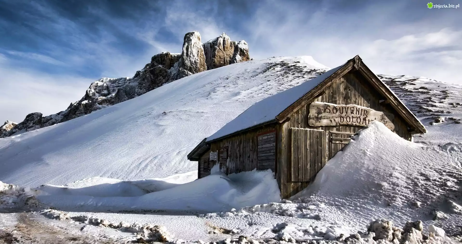 Włochy, Dolomity, Region Trydent-Górna Adyga, Przełęcz Sella Pass, Sklepik pamiątkarski Souvenir Dolomiti