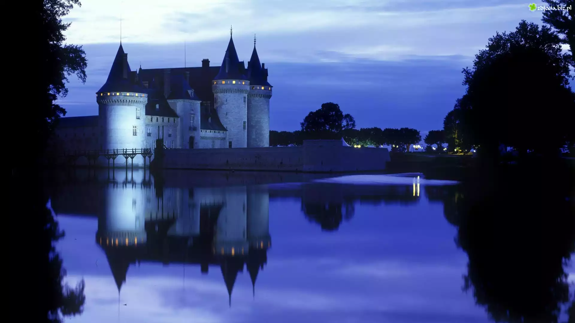 Zamek w Sully Sur Loire, Chateau de Sully-sur-Loire, Francja