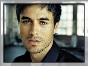 Enrique Iglesias, Zarost