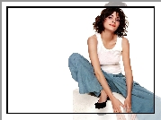 Audrey Tautou, niebieskie spodnie, czarne buty