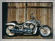 Harley-Davidson VRSC V-Rod, Bak, Logo