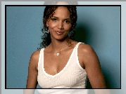 Halle Berry, policzki