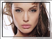 Angelina Jolie, niebieskie oczy, różowe usta