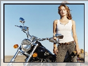 Josie Maran, Motocykl