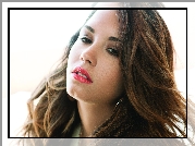Demi Lovato, Piękna, Dziewczyna