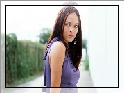 Kristin Kreuk, Spojrzenie, Fioletowa, Bluzeczka