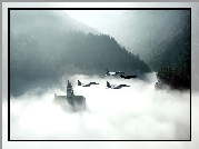 Samoloty, Mgła, Zamek, Wzgórza
