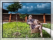 Kobieta, Siedząca, Chmury, Ogród