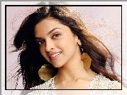 Deepika Padukone, Uśmiech, Kolczyki