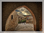 Brama, Ulica, Domy