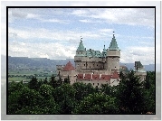 Słowacja, Bojnice, Zamek w Bojnicach, Drzewa