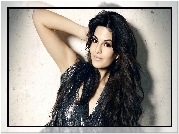 Jacqueline Fernandez, Brunetka, Uśmiech