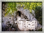 Zamek Predjamski Grad, Wieś Predjama, Słowenia, Skała