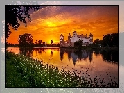 Rzeka Miranka, Zamek w Mirze, Białoruś, Zachód słońca