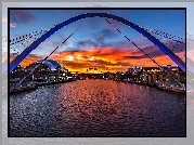 Rzeka Tyne, Most Tyne Bridge, Zachód słońca, Chmury, Anglia