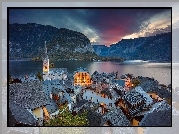 Austria, Hallstatt, Jezioro Hallstättersee, Domy, Kościół, Góry, Alpy Salzburskie