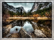 Stany Zjednoczone, Stan Kalifornia, Park Narodowy Yosemite, Góry, Szczyt Half Dome, Skały, Drzewa,  Jezioro Mirror Lake