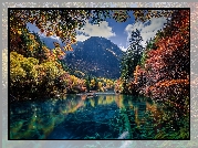 Chiny, Prowincja Syczuan, Ngawa, Park Narodowy Jiuzhaigou, Góry, Lasy, Jezioro