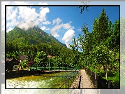 Austria, Bad Aussee, Góry, Chmury, Rzeka, Most, Domy, Drzewa