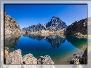 Stany Zjednoczone, Stan Waszyngton, Góry, Góra Mount Stuart, Jezioro, Skały