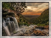 Australia, Wodospad Moran Falls, Skały, Drzewa, Wzgórza