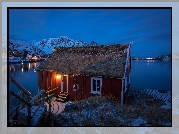 Norwegia, Wioska Reine, Wyspa Moskenesøya, Domek, Jezioro, Góry,  Noc, Zima