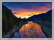 Stany Zjednoczone, Stan Wyoming, Park Narodowy Yellowstone, Rzeka Yellowstone, Góry, Zachód słońca