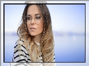 Kobieta, Tamara Bellis, Okulary