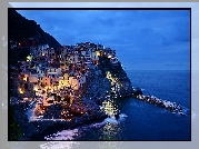 Włochy, Park Narodowy Cinque Terre, Zdjęcie miejscowości  Manarola, Skały, Morze