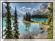Kanada, Park Narodowy Jasper, Góry, Jezioro Maligne, Wyspa Ducha, Drzewa, Chmury