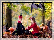 Halloween, Dzieci, Kociołek, Kostiumy, Nietoperz, Dynie, Liście