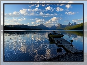 Stany Zjednoczone, Stan Montana, Park Narodowy Glacier, Jezioro McDonald, Pomost, Łódki