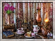 Wazon, Tulipany, Książki, Dzbanek, Dzbanuszek, Filiżanka, Kawa, Ciasto, Lampa