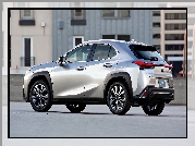 Srebrny, Lexus UX200, Budynek