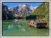 Włochy, Południowy Tyrol, Jezioro Pragser Wildsee, Góry, Dolomity, Drewniany, Dom, Łódki, Drzewa