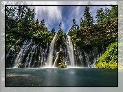 Wodospad Burney Falls, Park miejski McArthur-Burney Falls, Stan Kalifornia, Stany Zjednoczone, Kaskada, Skały