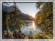 Drzewa, Promienie słońca, Góry Hochschwabgruppe, Jezioro Leopoldsteinersee, Styria, Austria