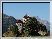 Zamek Schloss Crap da Sass, Góry, Drzewa, Miejscowość Surlej, Silvaplana, Kanton Gryzonia, Szwajcaria