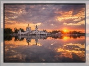 Klasztor Świętej Trójcy i św. Hipacego, Monaster Ipatiewski, Rzeka Kostroma, Zachód słońca,  Kostroma, Rosja