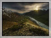 Góry Tienszan, Chmury, Promienie słońca, Rzeka Chon-Kemin, Kirgistan