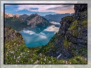 Kanada, Jezioro Upper Kananaskis Lake, Park Prowincjonalny Petera Lougheeda, Kwiaty, Góry, Chmury