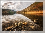 Walia, Park Narodowy Snowdonia, Jezioro Llyn Gwynant, Jesień, Kamienie, Wzgórza, Drzewa