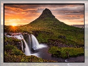 Islandia, Góra Kirkjufell, Wodospad Kirkjufellsfoss, Promienie słońca