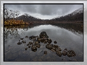 Jezioro Malyy VudYavr, Góry Chibiny, Kamienie, Drzewa, Półwysep Kolski, Rosja