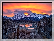 Stany Zjednoczone, Stan Kalifornia, Jezioro Mono Lake, Góry, Zachód Słońca